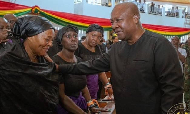 President Mahama eulogises Lt Gen. Arnold Quainoo